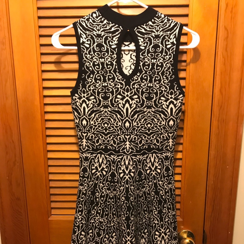 Sleeveless dress